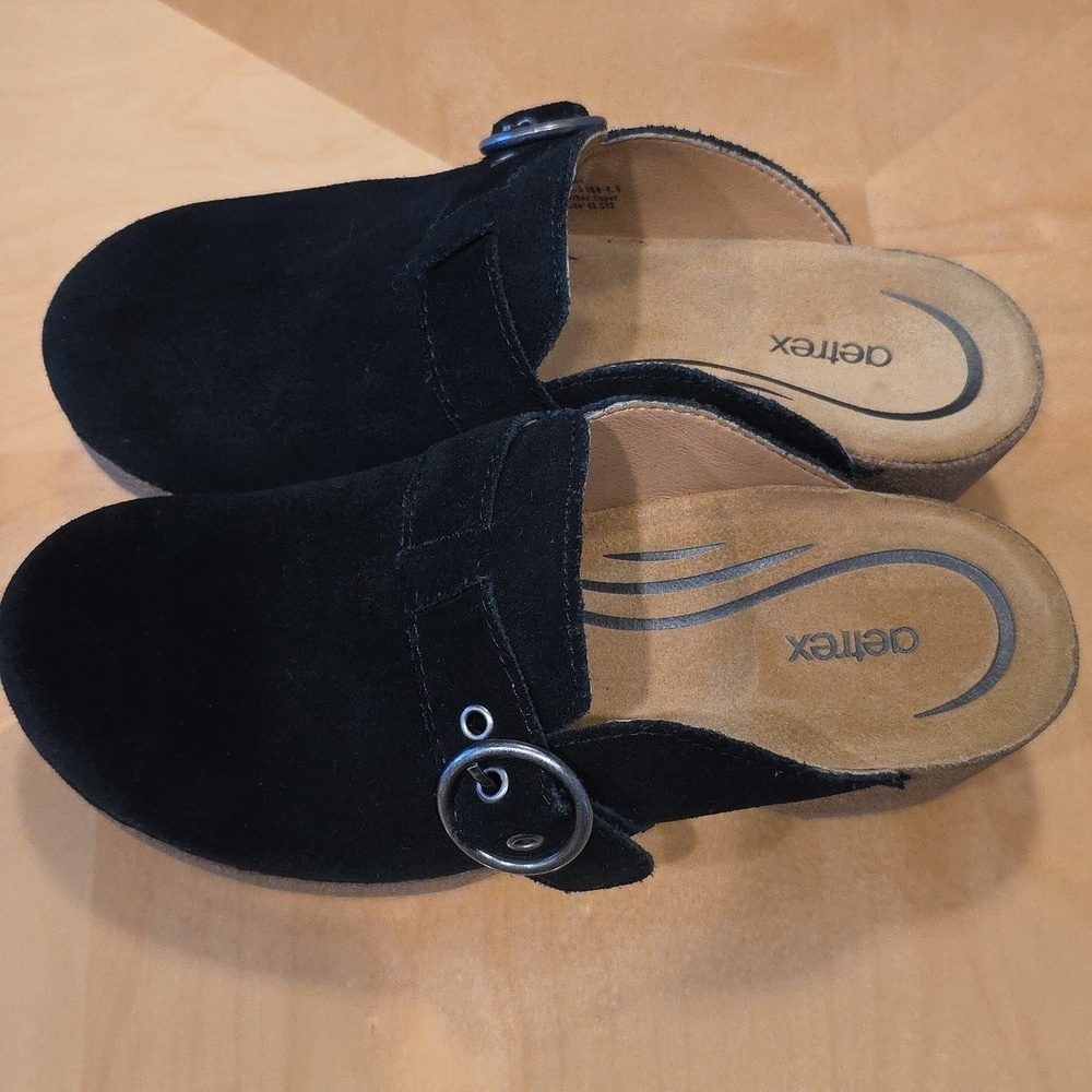 Aetrex Madison Black Cork Suede Clog with Adjustable Silver Buckle. Size 6 - Picture 4 of 7